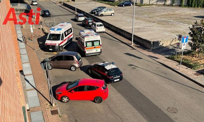 Pregiudicato ubriaco tenta di entrare a forza in casa della nonna. Ricoverato in ospedale