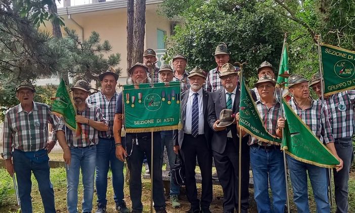 Tra memoria e festeggiamenti: doppio anniversario per gli Alpini di Asti Tra memoria e festeggiamenti: doppio anniversario per gli Alpini di Asti