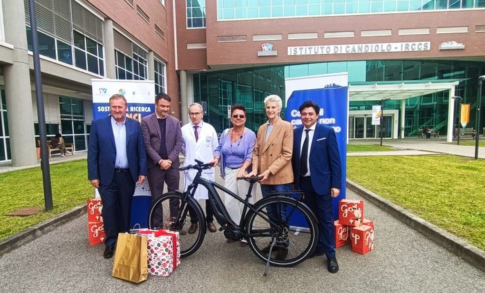 Galup consegna il primo premio della lotteria &quot;Ricerca la fortuna&quot;, organizzato dalla  Fondazione Piemontese per la Ricerca sul Cancro