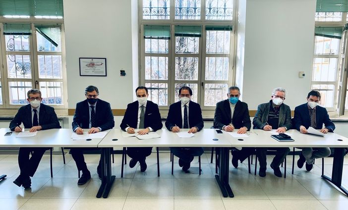 Vaccino anti Covid, in Piemonte siglato l'accordo con i medici di famiglia. Cirio: "Pronti a ripartire" Vaccino anti Covid, in Piemonte siglato l'accordo con i medici di famiglia. Cirio: "Pronti a ripartire"