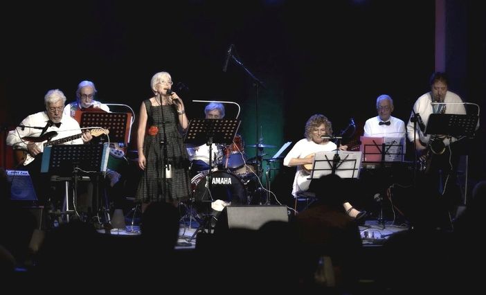 Sabato Palmarosa Band chiuderà il festival "Basta che siate giovani perché io vi ami assai" Sabato Palmarosa Band chiuderà il festival "Basta che siate giovani perché io vi ami assai"