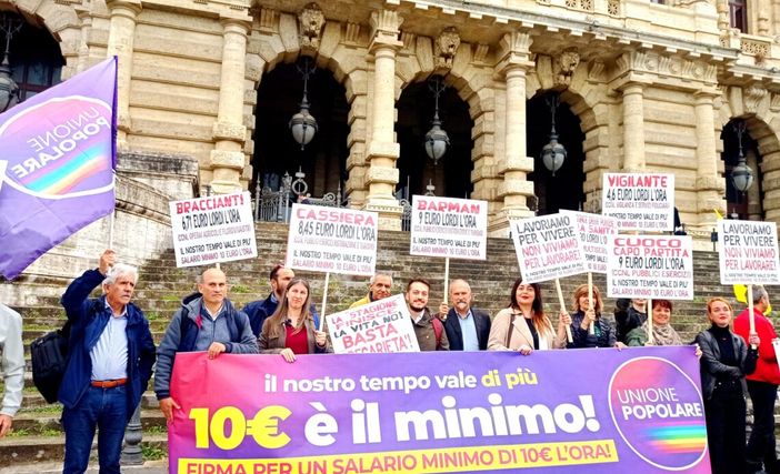 Il deposito della proposta di legge di Unione Popolare in Cassazione (foto Unione Popolare)