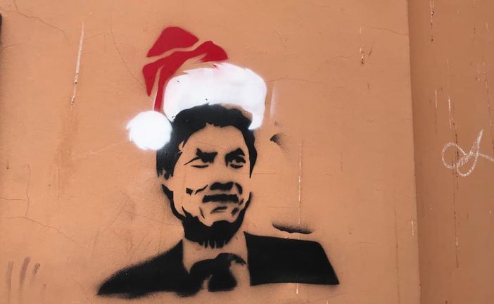 Il premier Conte Babbo Natale in via Incisa