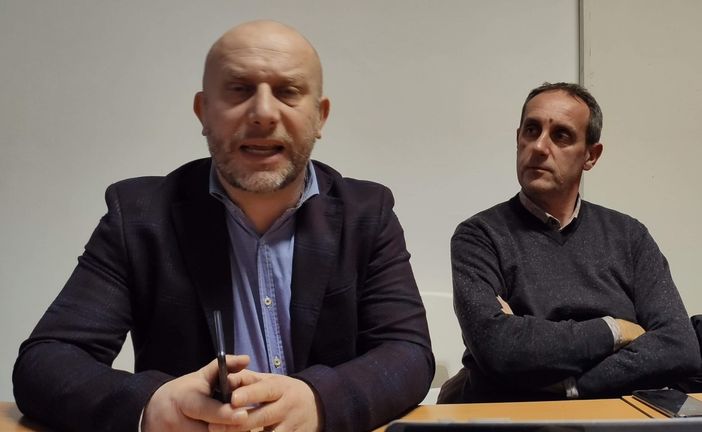 Spata (a sinistra) e il collega Massimo Cerruti, capogruppo M5S in una foto d'archivio