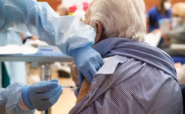 Domenica 21 febbraio sarà il V-Day per gli ultra ottantenni astigiani Domenica 21 febbraio sarà il V-Day per gli ultra ottantenni astigiani