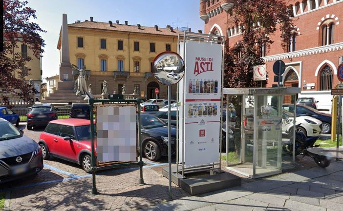 La bacheca di piazza Roma