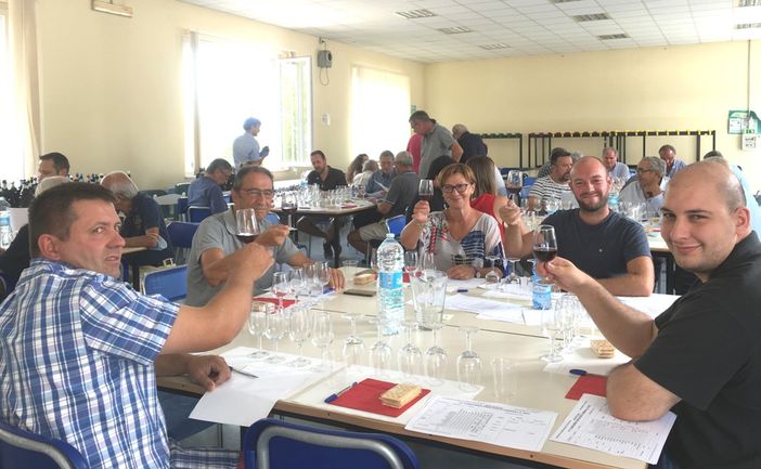 Un'immagine relativa una degustazione di una precedente edizione