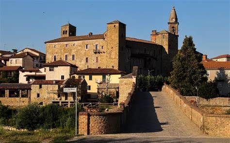 Il castello di Monastero Il castello di Monastero