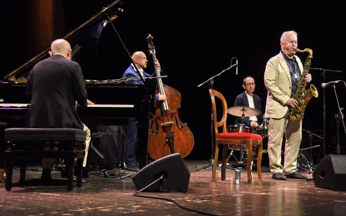 Scott Hamilton Quartet chiude al teatro Alfieri la seconda edizione di Asti Jazz Scott Hamilton Quartet chiude al teatro Alfieri la seconda edizione di Asti Jazz