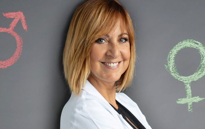 Le differenze tra donna e uomo al centro dello spettacolo “Gli uomini vengono da Marte, le donne da Venere”, con Debora Villa.