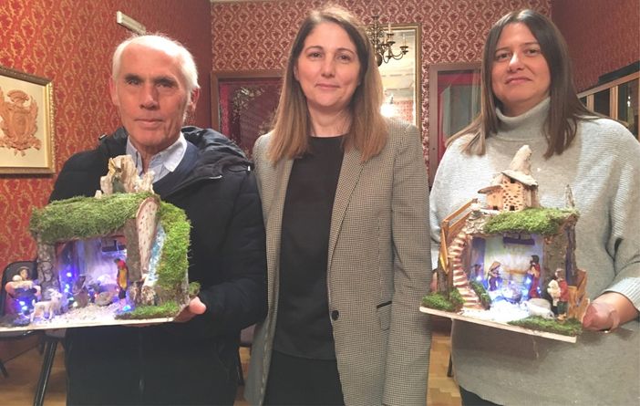 Il presepista Andrea Bruzzese con Anna Macchia e Anna Rabino Il presepista Andrea Bruzzese con Anna Macchia e Anna Rabino