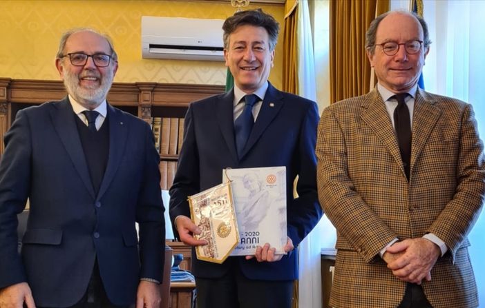 Delegazione del Rotary ricevuta dal Prefetto di Asti Delegazione del Rotary ricevuta dal Prefetto di Asti