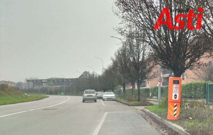 Riposizionati nel pomeriggio i velox di via Cuneo, abbattuti nella notte tra lunedì e martedì [VIDEO]