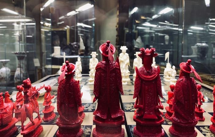 Dettaglio di una preziosa collezione esposta a Palazzo Mazzetti