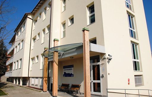 Covid free la Casa di riposo di San Damiano. In paese sono 52 i positivi. Una classe in quarantena all'Istituto Comprensivo Covid free la Casa di riposo di San Damiano. In paese sono 52 i positivi. Una classe in quarantena all'Istituto Comprensivo