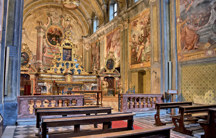 Il suggestivo interno della chiesa della Consolata Il suggestivo interno della chiesa della Consolata