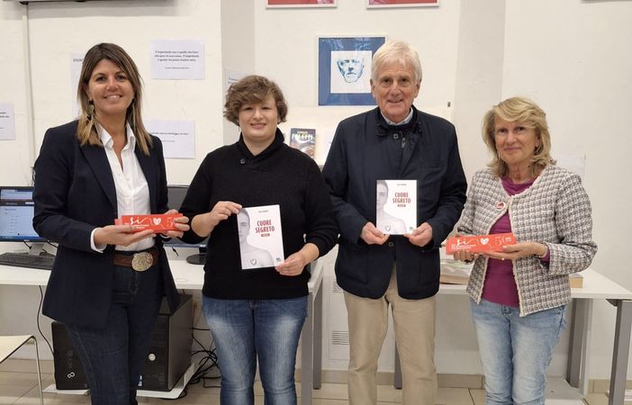 Aido Asti consegna segnalibri alla Biblioteca Astense per promuovere la cultura della donazione