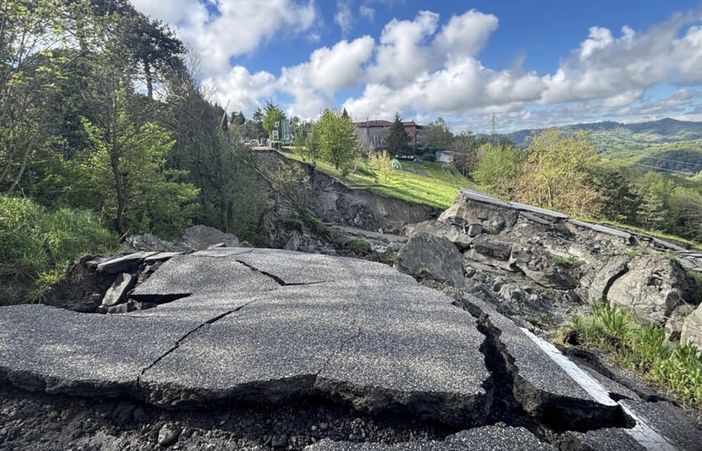 Immagini relative i danni da maltempo sulle strade provinciali
