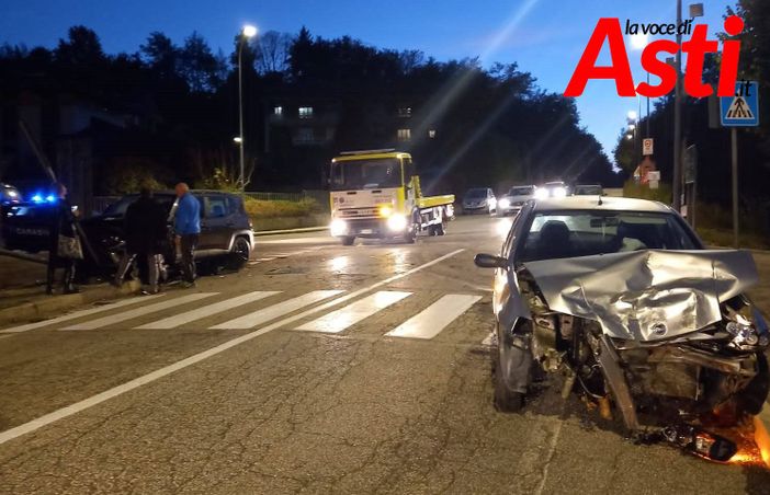 Tre auto gravemente danneggiate in un incidente a Castelnuovo Don Bosco Tre auto gravemente danneggiate in un incidente a Castelnuovo Don Bosco