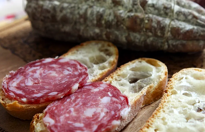 Pane e salame in giro per l'Astigiano