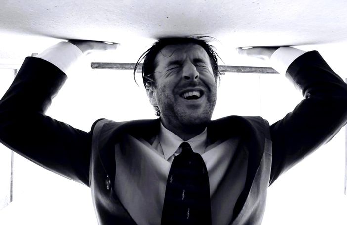 Alcuni fermi immagine tratti dal videoclip Alcuni fermi immagine tratti dal videoclip