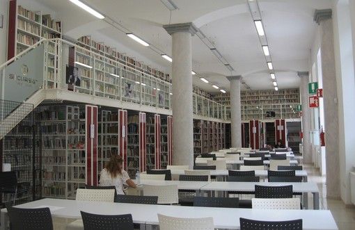 La Sala delle Colonne della Biblioteca Astense