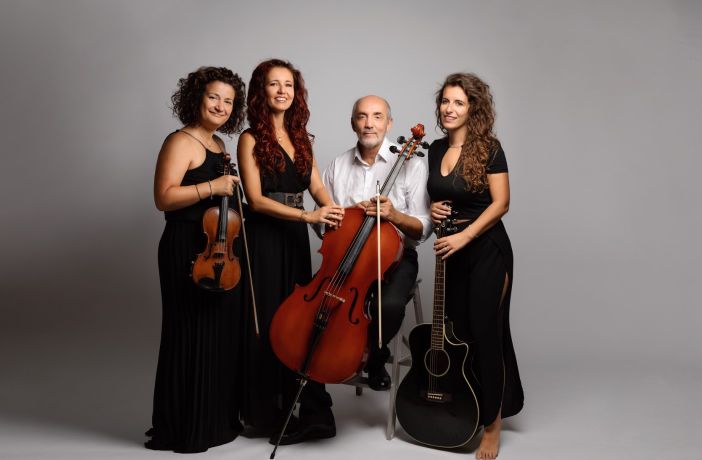 I protagonisti dello spettacolo in scena venerdì sera in Sala Pastrone I protagonisti dello spettacolo in scena venerdì sera in Sala Pastrone