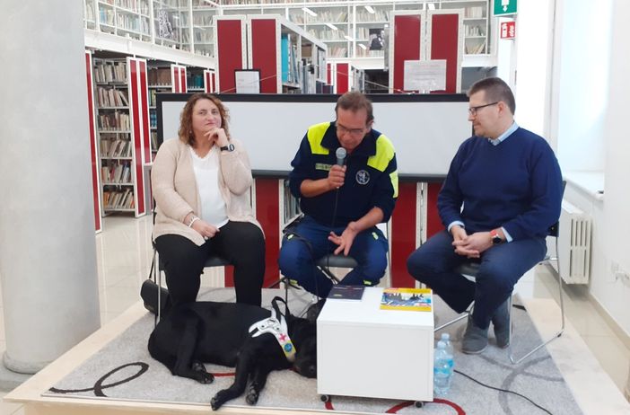 La presidente Apri Renata Sorba con l'addestratore Ballabio La presidente Apri Renata Sorba con l'addestratore Ballabio