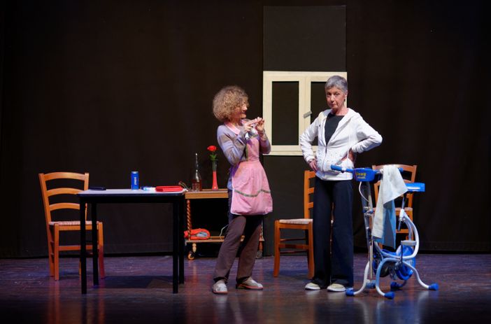 Un'immagine di scena tratta da "La strana coppia" Un'immagine di scena tratta da "La strana coppia"