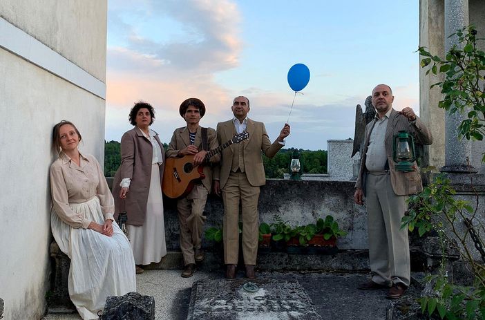 Nel cimitero di Rocca d'Arazzo torna lo spettacolo itinerante del Teatro degli Acerbi "Dormono…sulle colline" Nel cimitero di Rocca d'Arazzo torna lo spettacolo itinerante del Teatro degli Acerbi "Dormono…sulle colline"