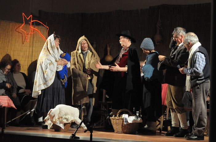 Questa sera è tempo del 'Gelindo a veglia' con J’Arliquato, gruppo folk di Castiglione d’Asti. Questa sera è tempo del 'Gelindo a veglia' con J’Arliquato, gruppo folk di Castiglione d’Asti.