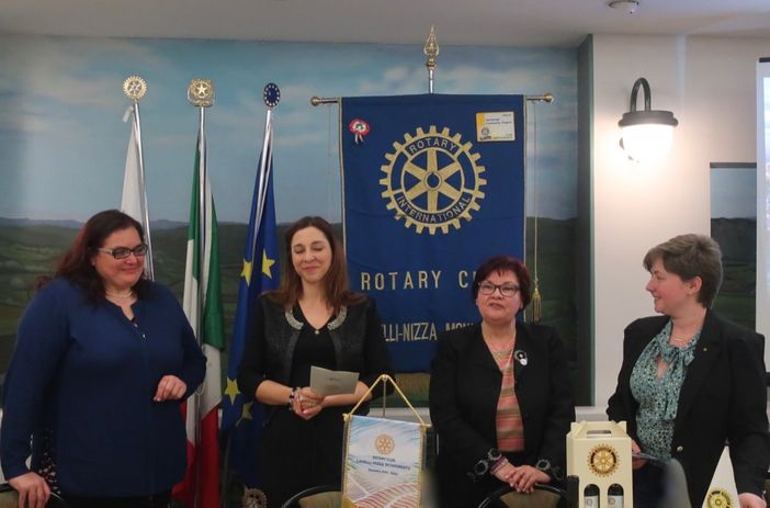Nella foto, da sinistra: Elisa Chechiele, la presidente dell’R.C. Canelli-Nizza Monferrato Stefania Delsanto, la dottoressa Antonella Giannone e la socia Alessandra Terzolo Nella foto, da sinistra: Elisa Chechiele, la presidente dell’R.C. Canelli-Nizza Monferrato Stefania Delsanto, la dottoressa Antonella Giannone e la socia Alessandra Terzolo