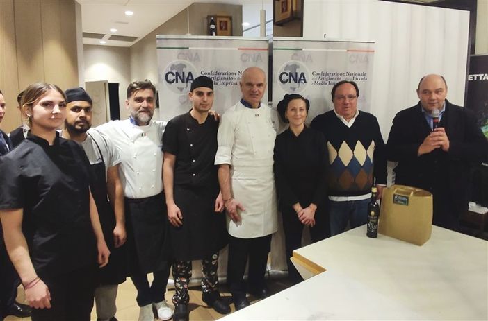 Sanremo: grandi applausi per il “Piatto Sanremo” realizzato dallo chef Enrico Derflingher Sanremo: grandi applausi per il “Piatto Sanremo” realizzato dallo chef Enrico Derflingher