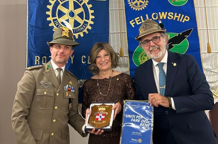 Nella foto, da sinistra: il colonnello Olav Conz, la presidente del R.C. Canelli-Nizza Monferrato Marina Calosso e Giorgio Gianuzzi, assistente del governatore e rotariano alpino Nella foto, da sinistra: il colonnello Olav Conz, la presidente del R.C. Canelli-Nizza Monferrato Marina Calosso e Giorgio Gianuzzi, assistente del governatore e rotariano alpino
