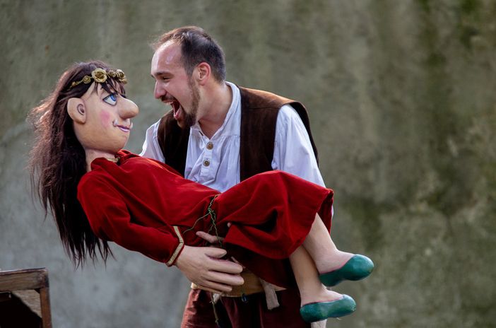 Un Pollicino pop, continua il festival "Paesaggi e oltre”, teatro e musica d’estate nelle terre dell’Unesco Un Pollicino pop, continua il festival "Paesaggi e oltre”, teatro e musica d’estate nelle terre dell’Unesco