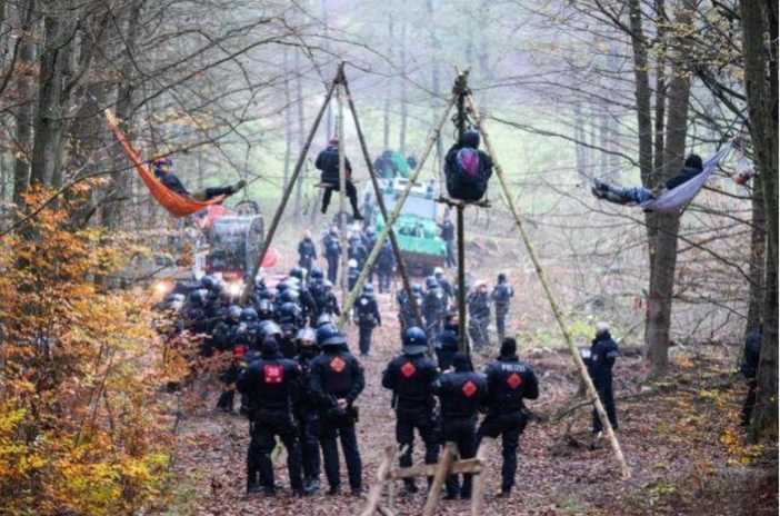 Attivisti di Extinction Rebellion fermati in Germania, il commento di Fridays for Future Asti