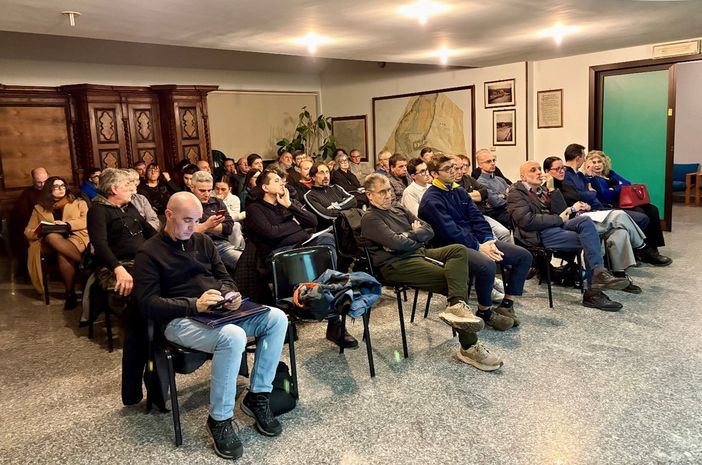 Immagini della presentazione a Cortemilia Immagini della presentazione a Cortemilia