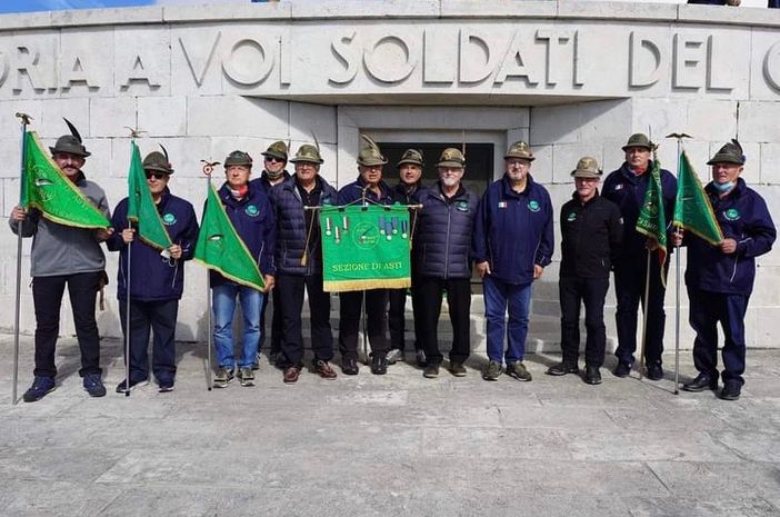 Gli Alpini di Asti con il presidente nazione dell’ANA Favero al Sacrario Cima Grappa