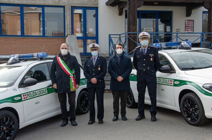 La consegna delle auto alla polizia municipale La consegna delle auto alla polizia municipale