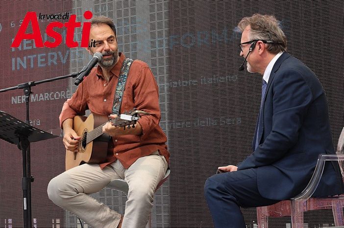 Neri Marcorè sul palco del Barbera Wine Festival