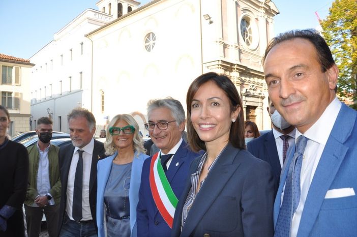 Il presidente Cirio ritratto con la ministra Mara Carfagna ritratti in occasione dell'inaugurazione della Fiera Internazionale Tartufo Bianco d'Alba 2021. Con loro il ministro del Turismo Garavaglia, la presidente dell'Ente Fiera Liliana Allena e il sindaco di Alba Carlo Bo Il presidente Cirio ritratto con la ministra Mara Carfagna ritratti in occasione dell'inaugurazione della Fiera Internazionale Tartufo Bianco d'Alba 2021. Con loro il ministro del Turismo Garavaglia, la presidente dell'Ente Fiera Liliana Allena e il sindaco di Alba Carlo Bo