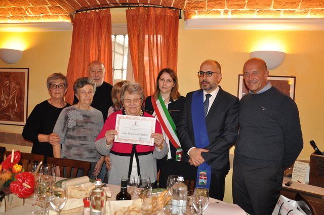 Nella foto la neo centenaria, il Presidente della Provincia Maurizio Rasero, la Consigliera Provinciale e Sindaco di Villafranca Anna Macchia ed i parenti