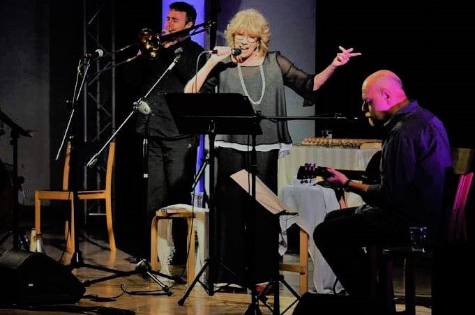 "Le parole della mia mamma..." dal Piemonte all'Argentina con Betti Zambruno Trio al FuoriLuogo di Asti "Le parole della mia mamma..." dal Piemonte all'Argentina con Betti Zambruno Trio al FuoriLuogo di Asti