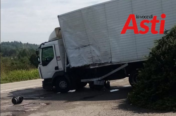 Incidente tra due mezzi pesanti in frazione Sessant