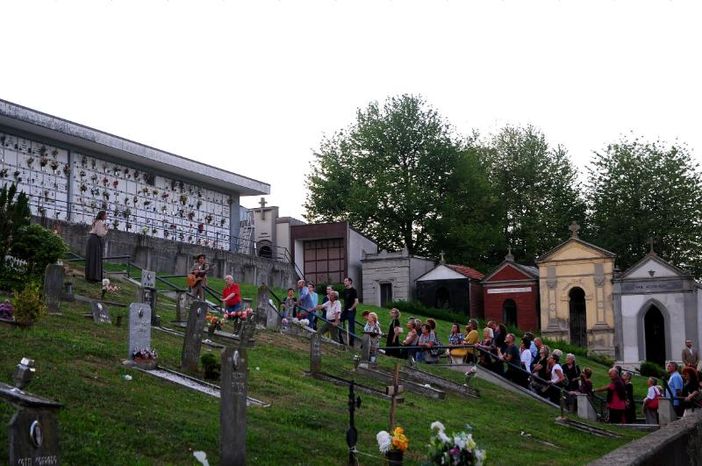 Domenica al cimitero di Castagnole Monferrato torna a grande richiesta lo spettacolo "Dormono... sulle colline" Domenica al cimitero di Castagnole Monferrato torna a grande richiesta lo spettacolo "Dormono... sulle colline"