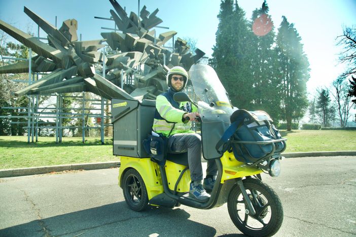 Innovazione verde: Poste Italiane investe in flotta elettrica e fotovoltaico