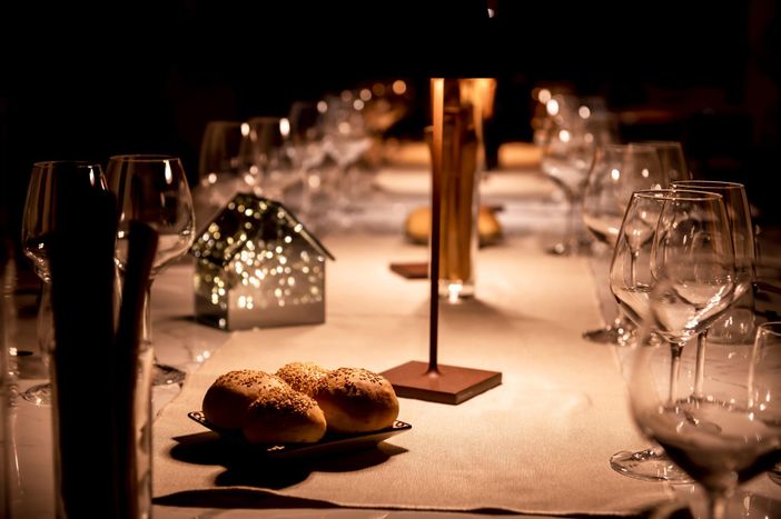 Casa Serra propone un entusiasmante 'matrimonio' tra cucina gourmet e ottima musica dal vivo Casa Serra propone un entusiasmante 'matrimonio' tra cucina gourmet e ottima musica dal vivo