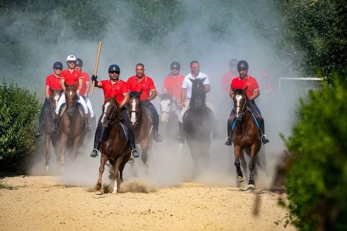 Il gruppo del Capitano del Palio risponde alle polemiche: "Coesione, passione e rispetto per la nostra storia" Il gruppo del Capitano del Palio risponde alle polemiche: "Coesione, passione e rispetto per la nostra storia"