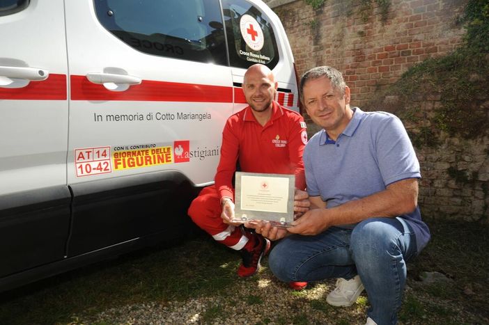 Collezionisti in campo, mille euro alla Croce Rossa di Asti