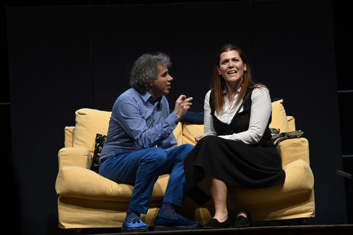 Mario Li Santi e Giada Dovico ritratti in un'immagine di scena Mario Li Santi e Giada Dovico ritratti in un'immagine di scena